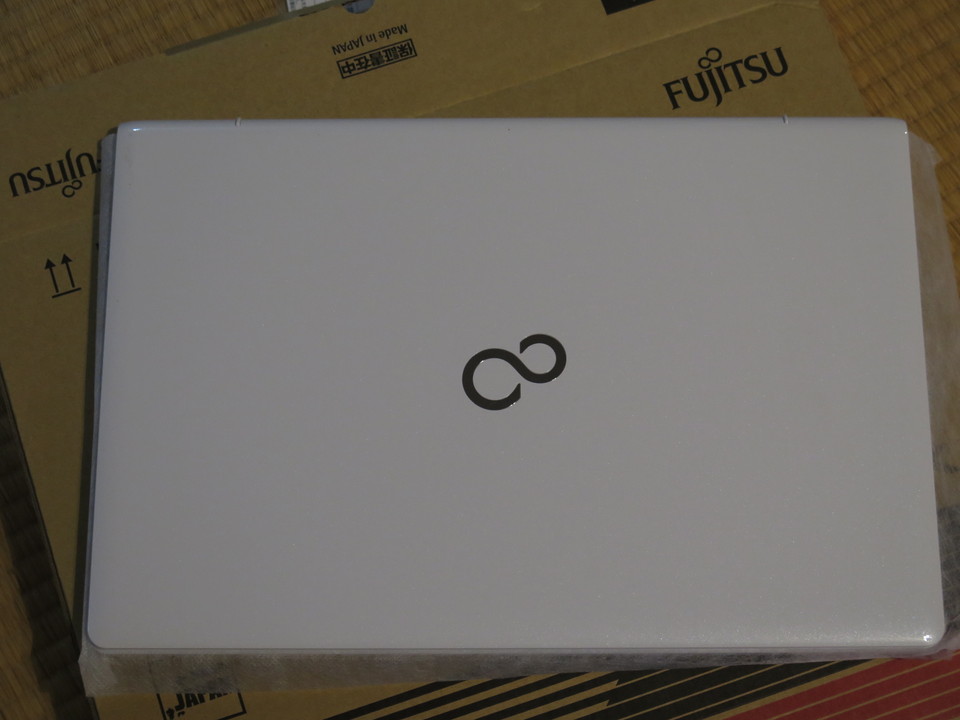 新しいノートパソコン買った！FUJITSU FMV A77MW | HERMITCRAB